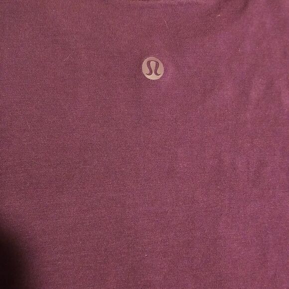 Lululemon Women’s Purple Long Sleeve Top Size 8–10 Activewear Stay comfortable - Picture 5 of 5